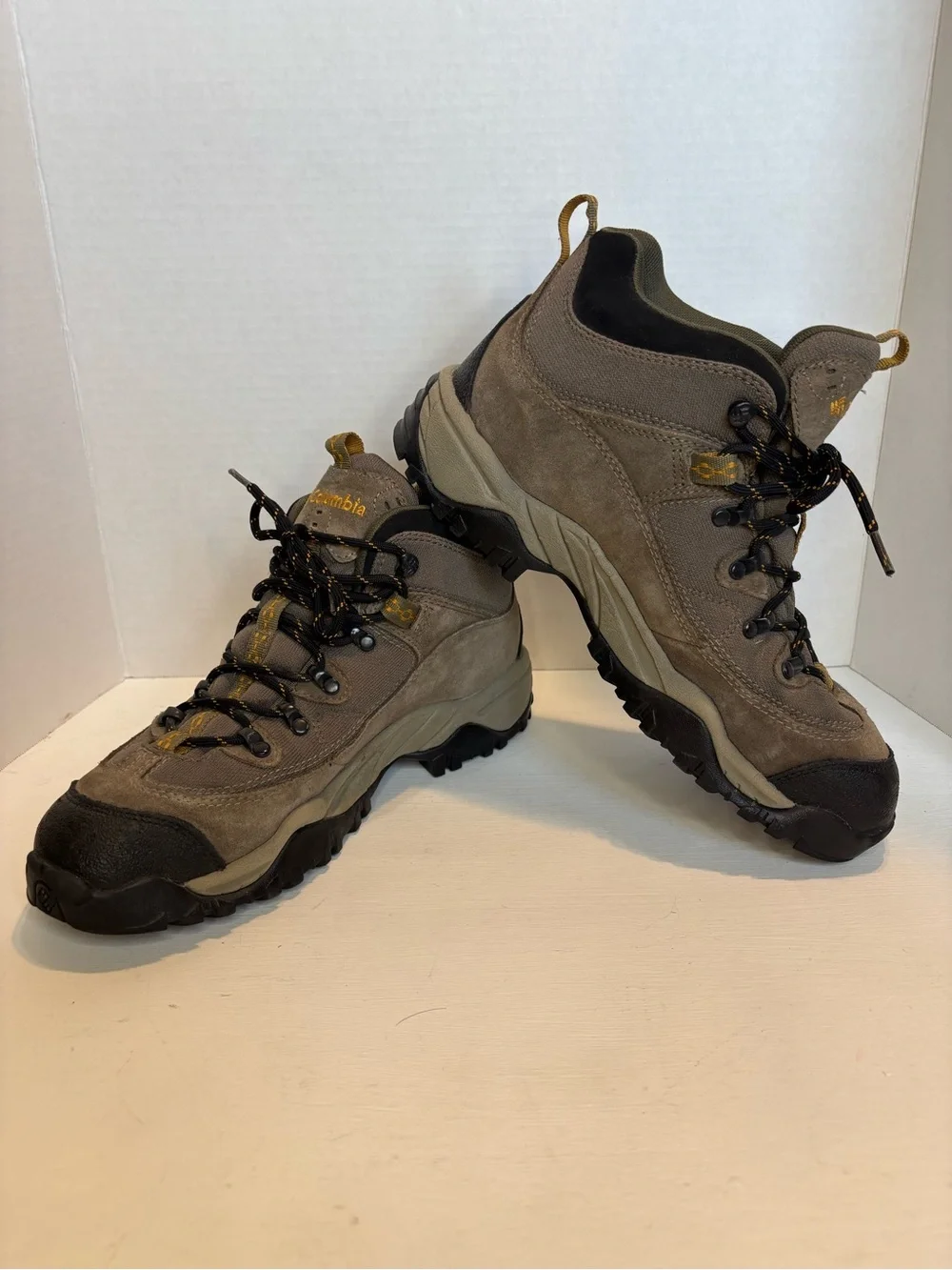 Columbia Trail Meister Mid Hiking Boots size men’s 9